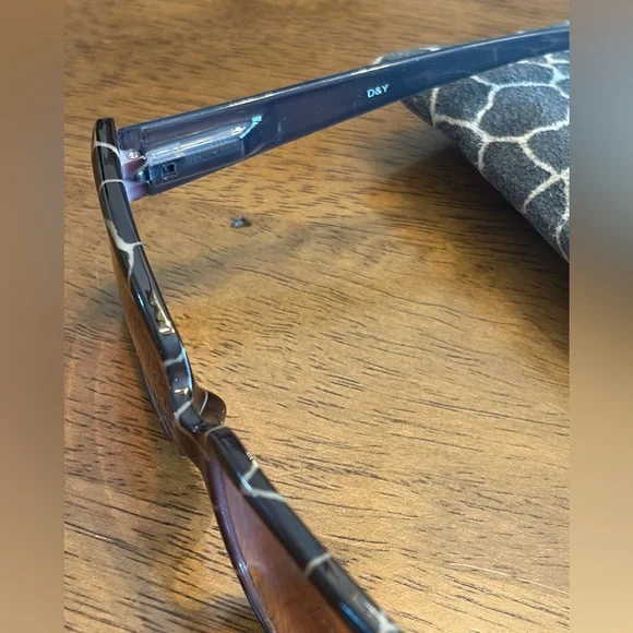 D&Y animal print reading sunglasses with case - Picture 4 of 4